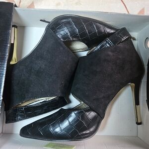 Luichiny Black Croc-Embossed Heels